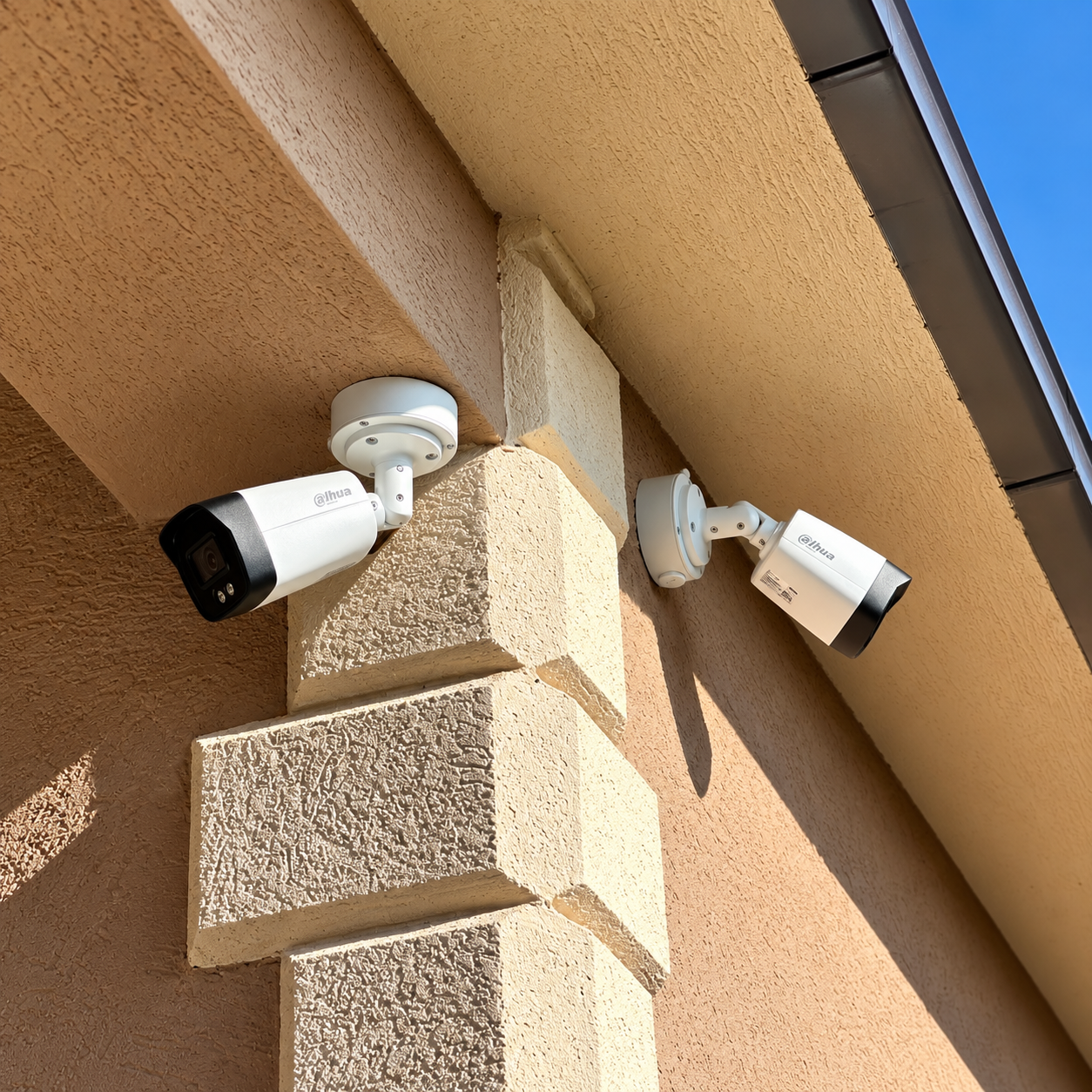 SafeMax video nadzor - montaža kamera na stambenom objektu